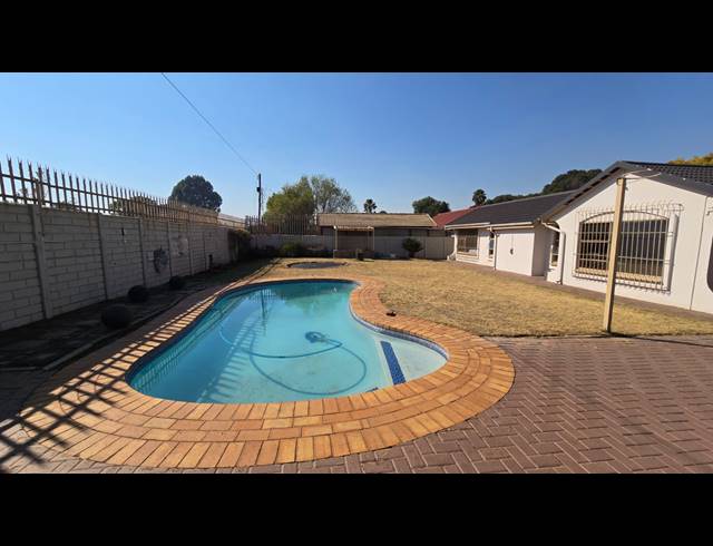 3 BEDROOM FREEHOLD FOR SALE IN MAYBERRY PARK